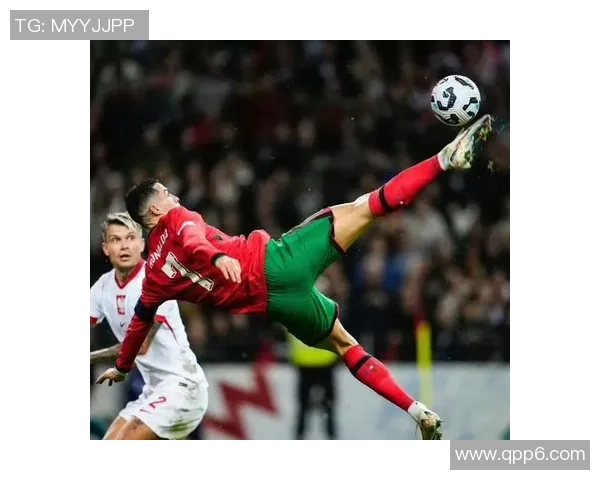 足球巨星观看篮球比赛全程反应 他们的热情与惊叹引发热议 足球巨星观看篮球比赛全程反应 他们的热情与惊叹引发热议