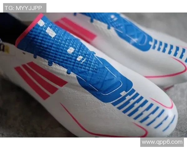 阿诺德同款足球鞋助力球场表现提升 打造专业级运动装备选择 阿诺德同款足球鞋助力球场表现提升 打造专业级运动装备选择