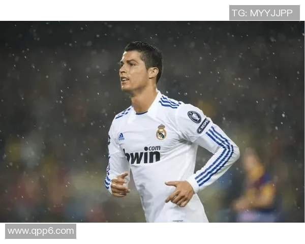 全球最具影响力足球巨星盘点：传奇人物与精彩瞬间全记录